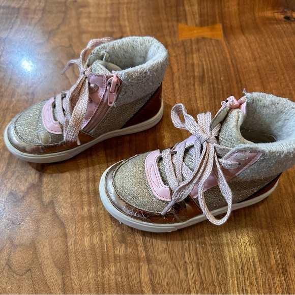 OshKosh Metallic Gold High Top Sneakers Glitter Faux Fur Trim. Size Girl… - Picture 4 of 16